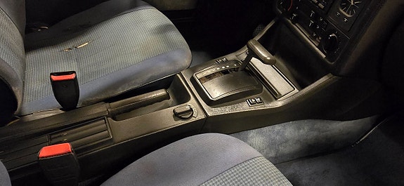 BMW 320i 10 of 15