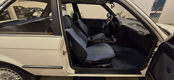 BMW 320i 15 of 15