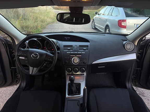 Mazda 3 8 of 9