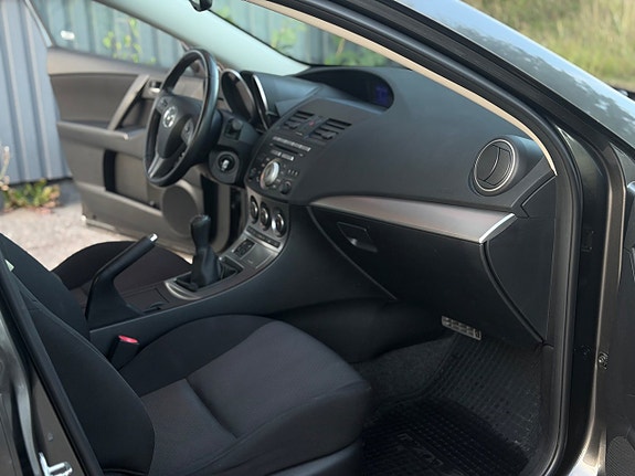 Mazda 3 7 of 9