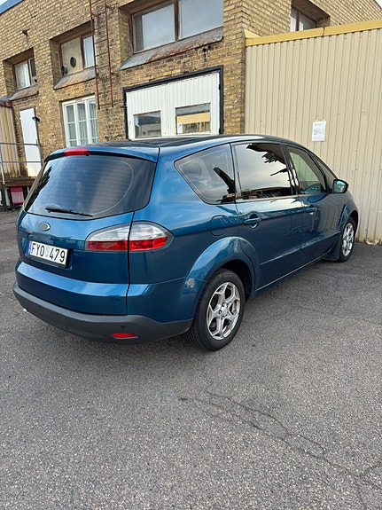 Ford S-MAX 3 of 3