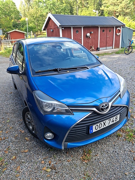 Toyota Yaris 6 of 8