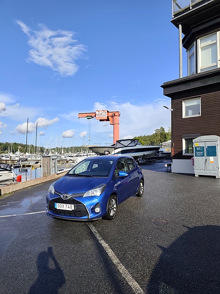 Toyota Yaris 3 of 8