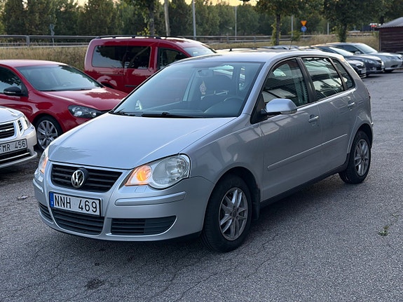 Volkswagen Polo 2 of 8