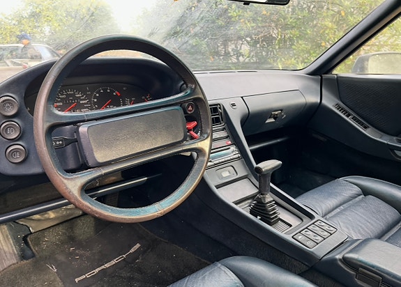Porsche 928 3 of 8