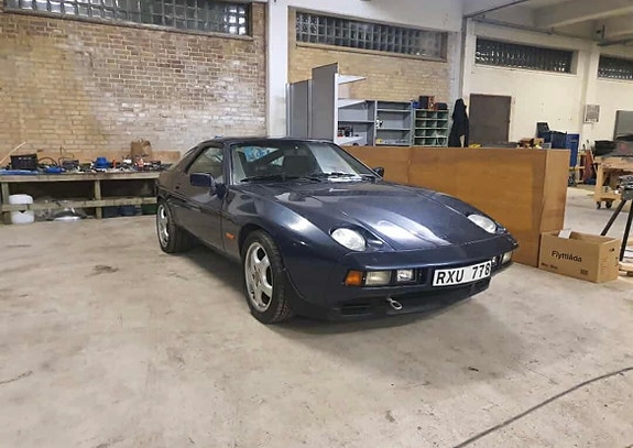 Porsche 928 4 of 8