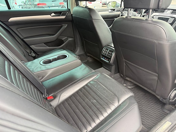 Volkswagen Passat Alltrack 10 of 22