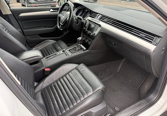 Volkswagen Passat Alltrack 9 of 22