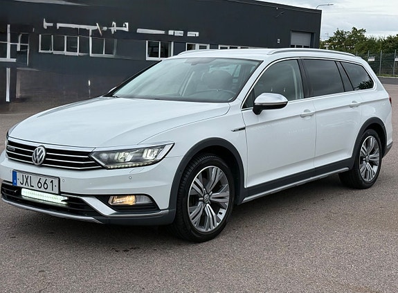 Volkswagen Passat Alltrack 4 of 22