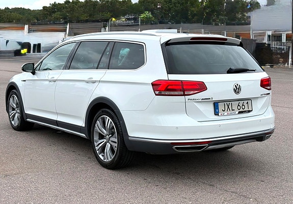 Volkswagen Passat Alltrack 5 of 22