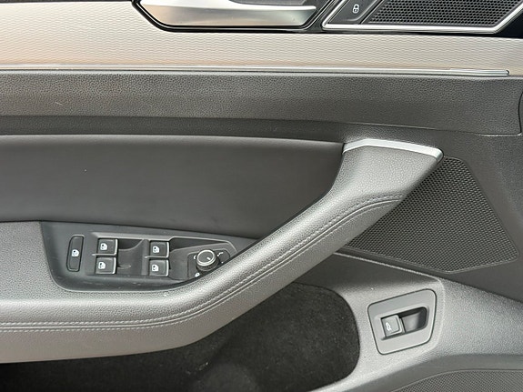 Volkswagen Passat Alltrack 15 of 22