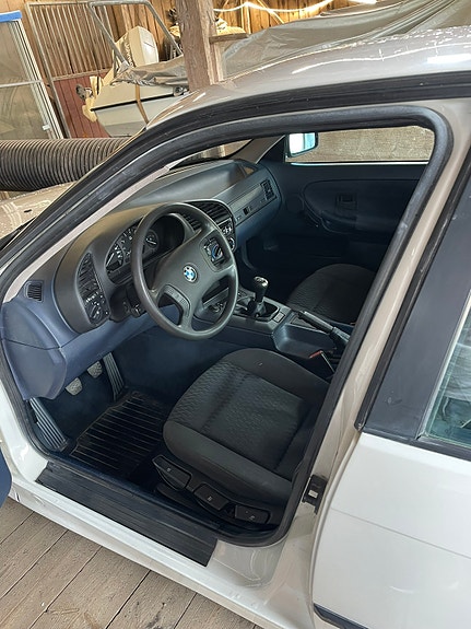 BMW 316i 6 of 10