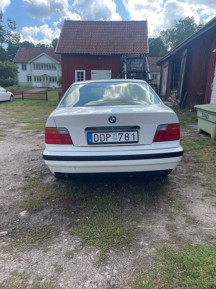 BMW 316i 4 of 10