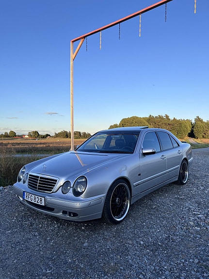 Mercedes-Benz E320 2 of 11