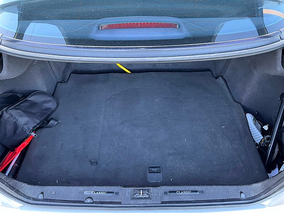 Mercedes-Benz E320 11 of 11