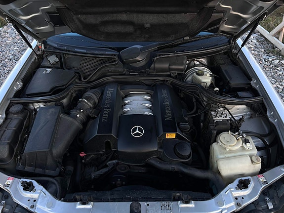 Mercedes-Benz E320 10 of 11