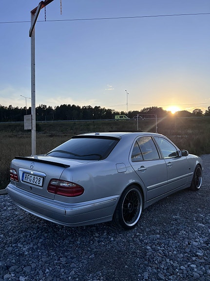 Mercedes-Benz E320 3 of 11