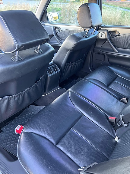 Mercedes-Benz E320 7 of 11