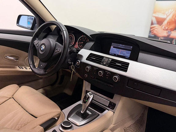 BMW 523i 2 of 22