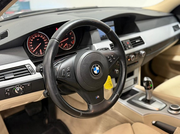 BMW 523i 10 of 22