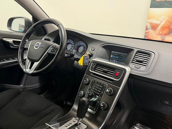 Volvo V60 2 of 23
