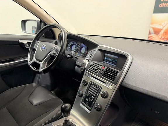 Volvo XC60 2 of 21