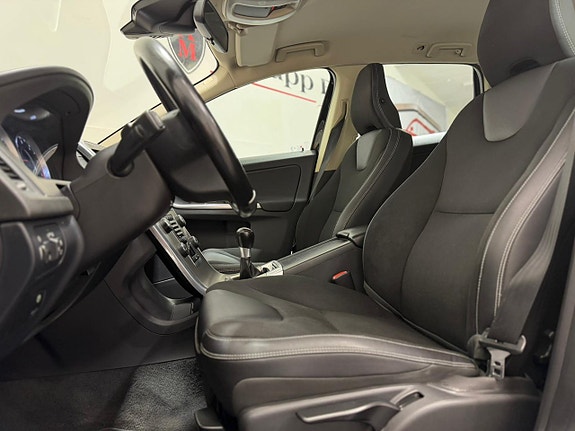Volvo XC60 14 of 21