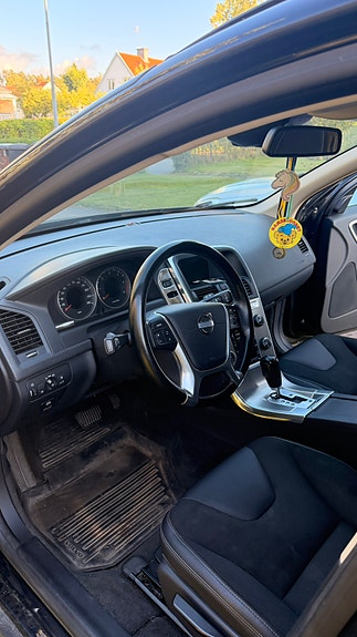 Volvo XC60 7 of 12