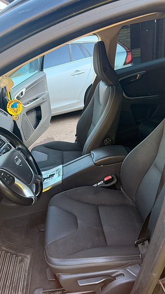 Volvo XC60 8 of 12