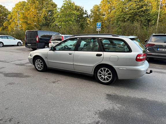 Volvo V40 3 of 7
