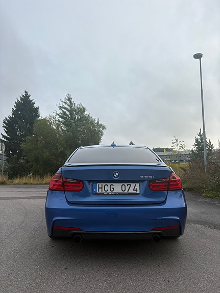 BMW 335i 3 of 4