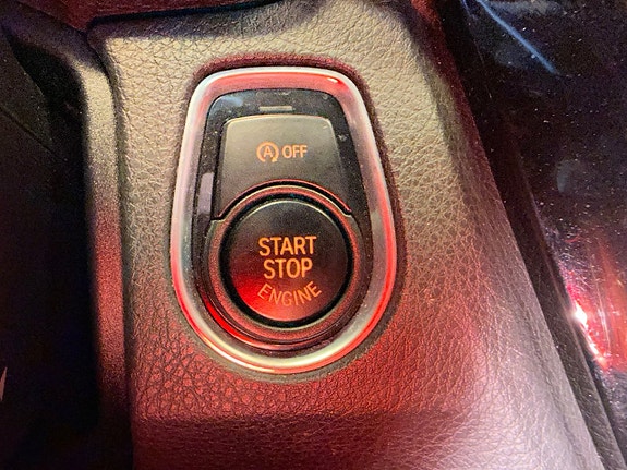 BMW 320i 18 of 19