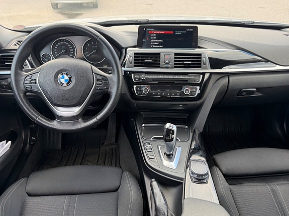 BMW 320i 10 of 19