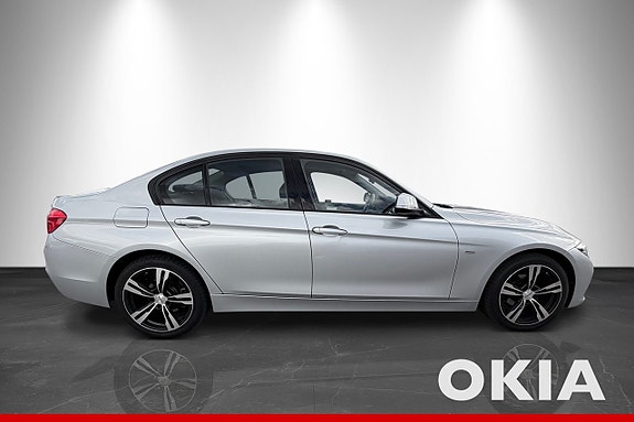 BMW 320i 7 of 19