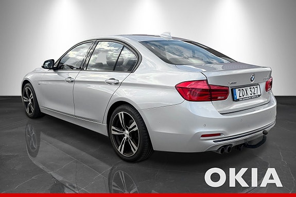 BMW 320i 2 of 19