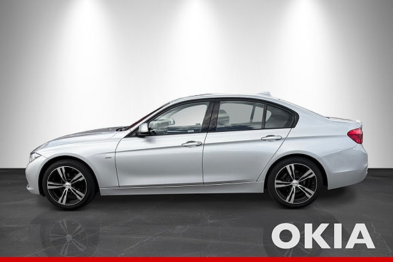BMW 320i 4 of 19