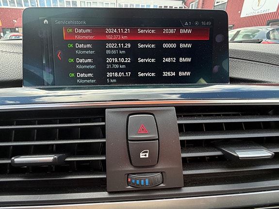 BMW 320i 16 of 19