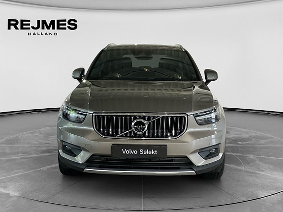 Volvo XC40 8 of 13