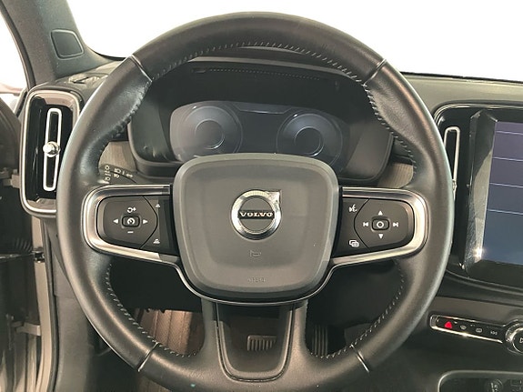 Volvo XC40 10 of 13
