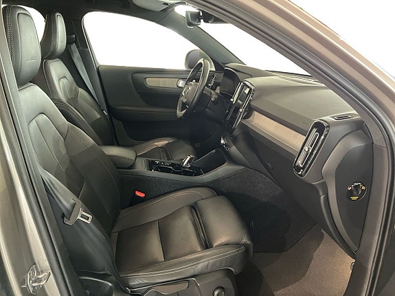 Volvo XC40 4 of 13
