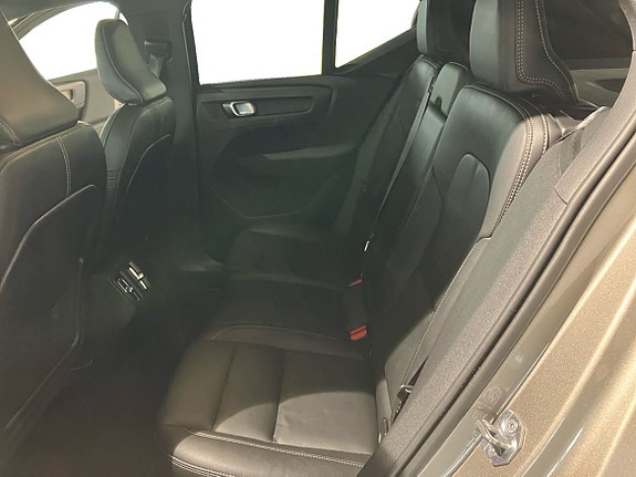 Volvo XC40 6 of 13