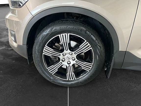 Volvo XC40 9 of 13