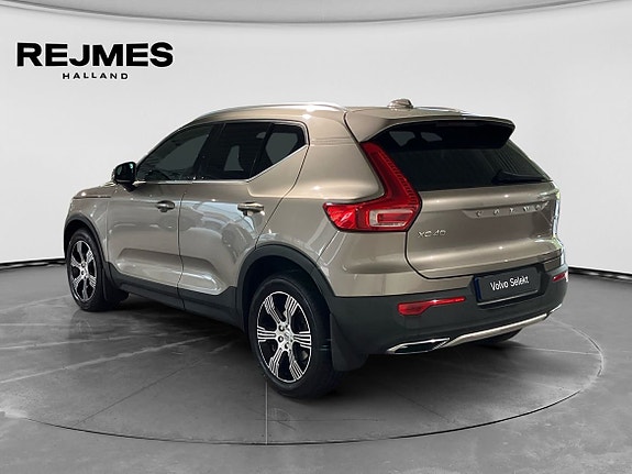Volvo XC40 2 of 13