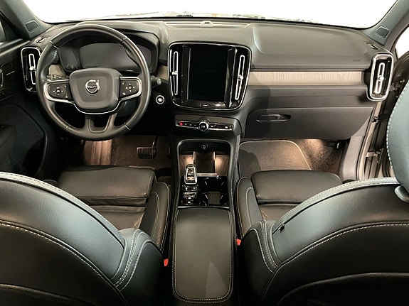 Volvo XC40 5 of 13