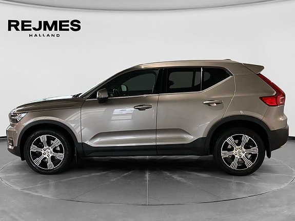 Volvo XC40 3 of 13