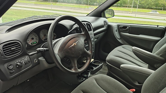 Chrysler Grand Voyager 3 of 6