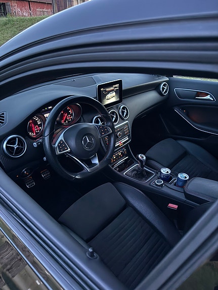 Mercedes-Benz A180 d 3 of 8