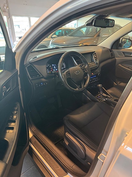 Hyundai Tucson 2 of 11
