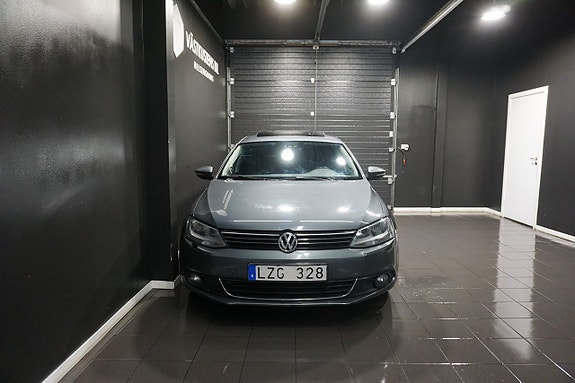 Volkswagen Jetta 2 of 20
