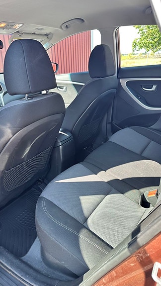 Hyundai i30 8 of 10